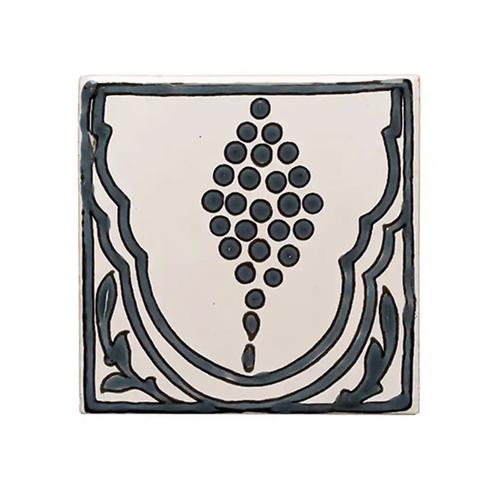 Monochrome colored tile 1002